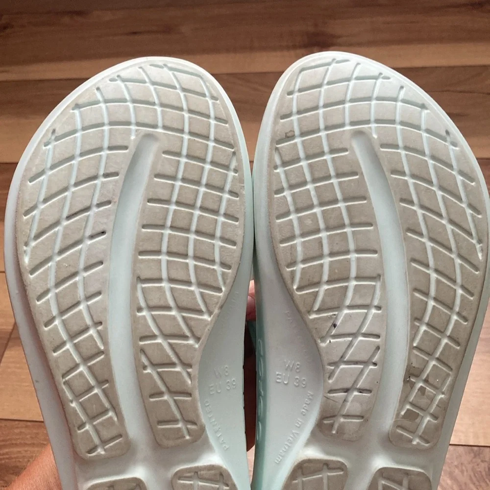 OOFOS Thong Slide Sandals - Picture 9 of 11